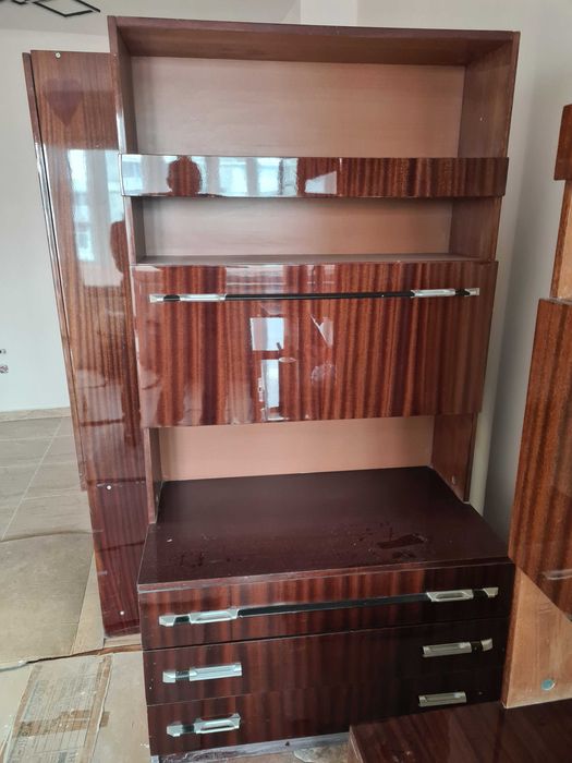 Секции, двукрилен гардероб,диван,надстройки