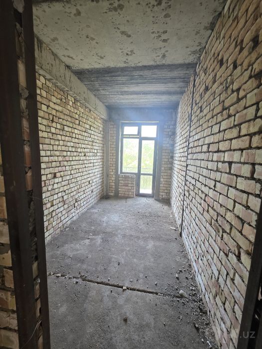Продам 4 комнатную квартиру коробку