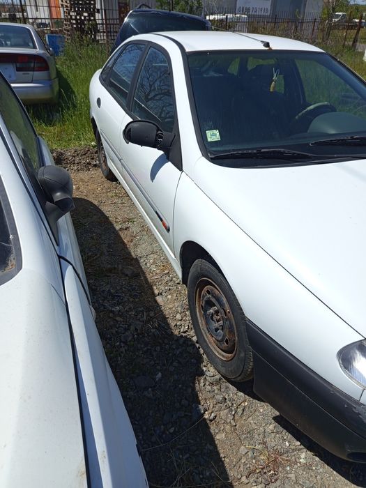 Рено лагуна 2.0 111 кс 1996 г на части