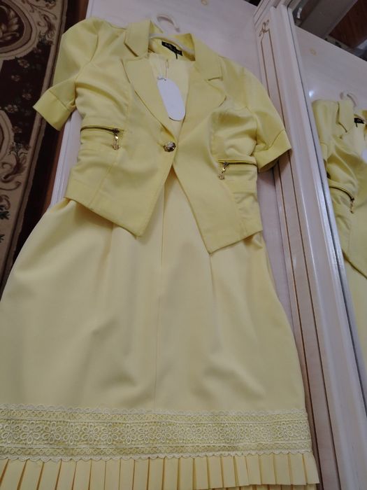 Продается новая платья костюм