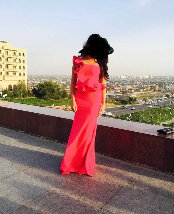 Продам б/у платья