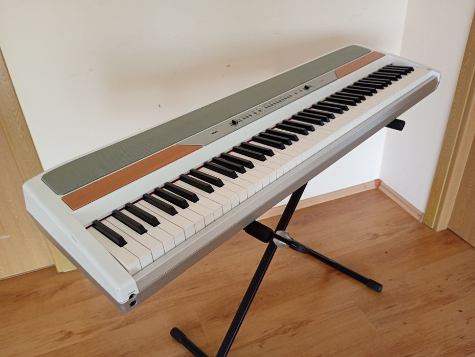 KORG SP-250 White 88 GHS pian digital profesional de scenă orga