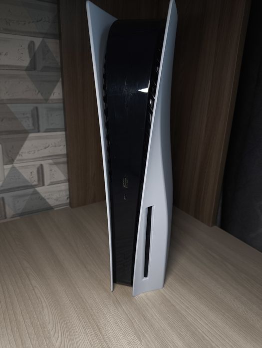 Продаю игровую консоль PS 5