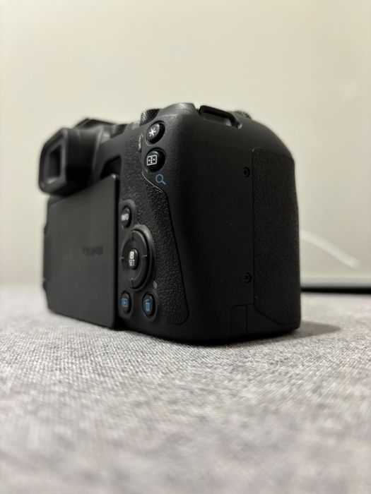 Canon R5 и Canon r8 Canon RF28mm 4 аккамулятора