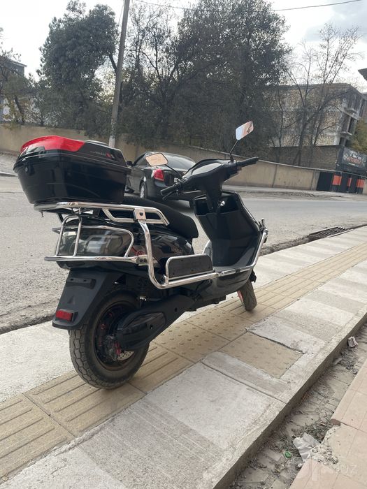 Skutr limuzin sotiladi
