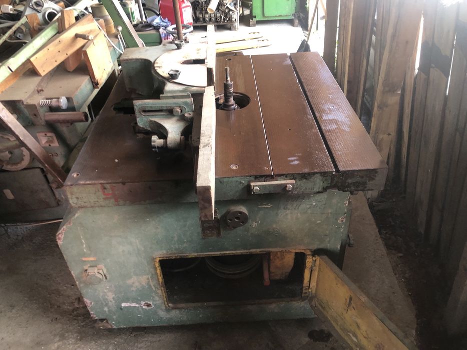 Masina de frezat cu freze cu coada FAS