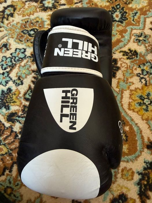 Перчатки.шлем.лапа.бинт.Памогател на запястье