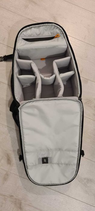 Fujifilm X-T2 + Obiectiv 18-55mm f/2.8-4 + Rucsac Lowepro Tahoe BP 150