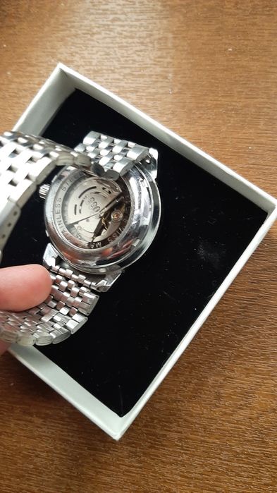 Batarekasiz dam solib ishlatiladigan mexanik soat