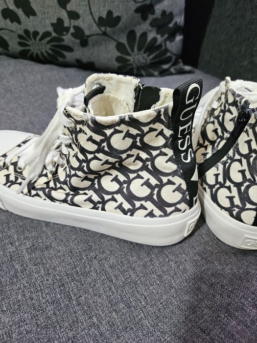 Оригинални кецове Guess