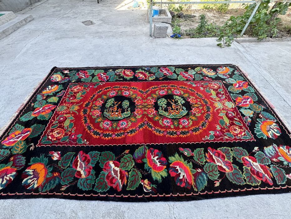 Қолдан тігілген кілем