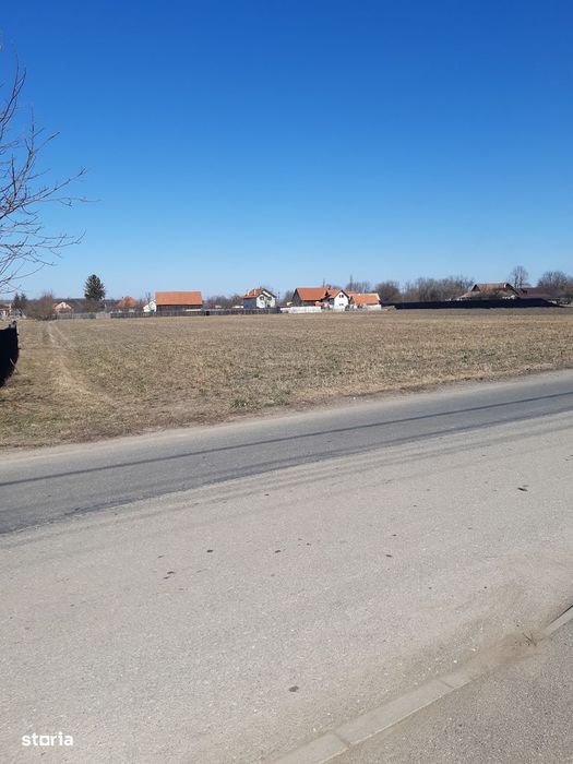 Vand teren intravilan, construibil, utilitati, drum asfaltat, central