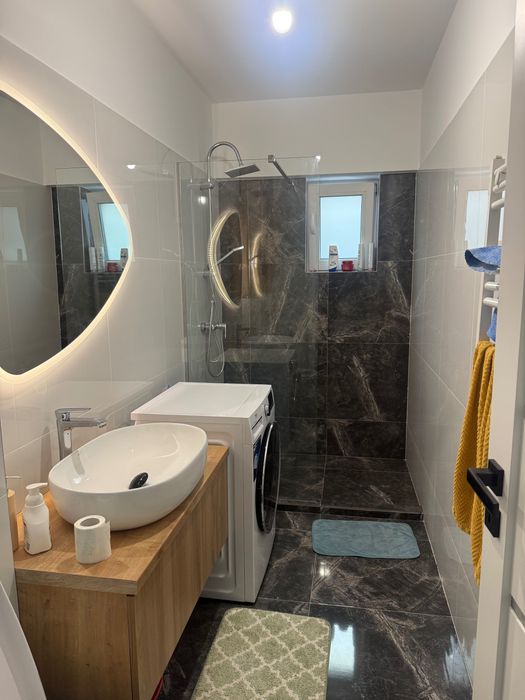 Închiriez apartament