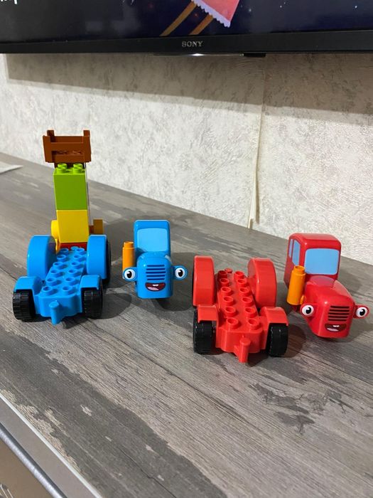 Продам конструктор синий трактор .