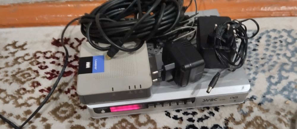 цифровой спутниковый ресивер (тюнер).