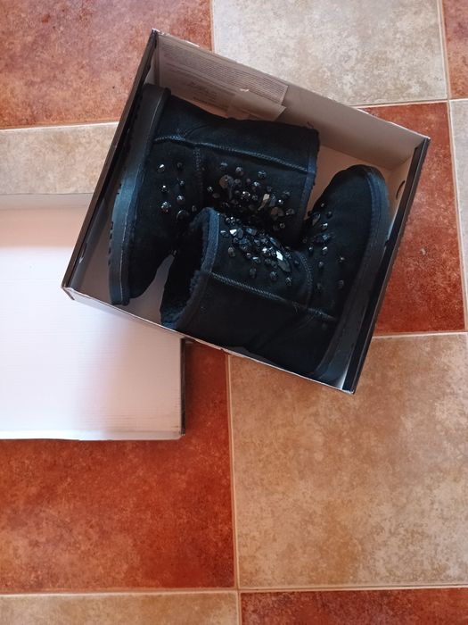 Боти и ботуши от естествена кожа и велур