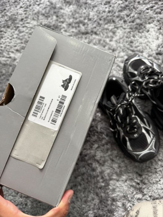 Balenciaga 3XL.