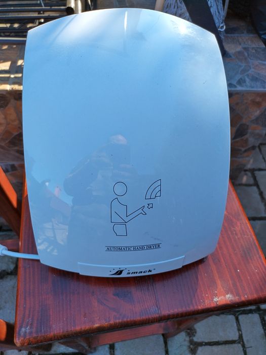 Uscator de maini cu senzor, alb