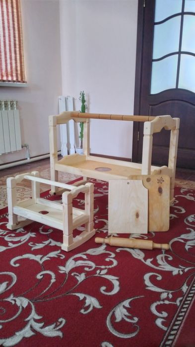 Бесік ағаштан жасалған