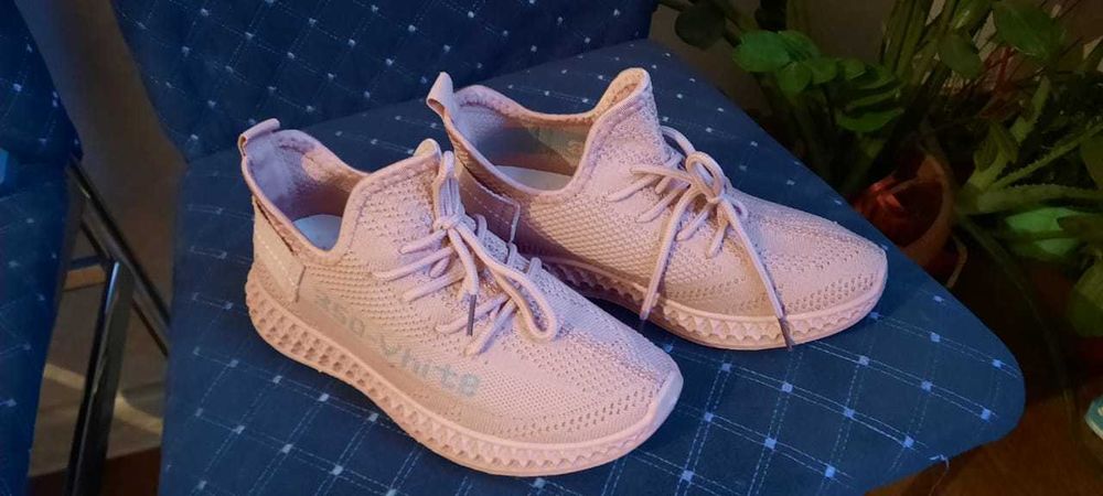 Женские кроссовки 6500