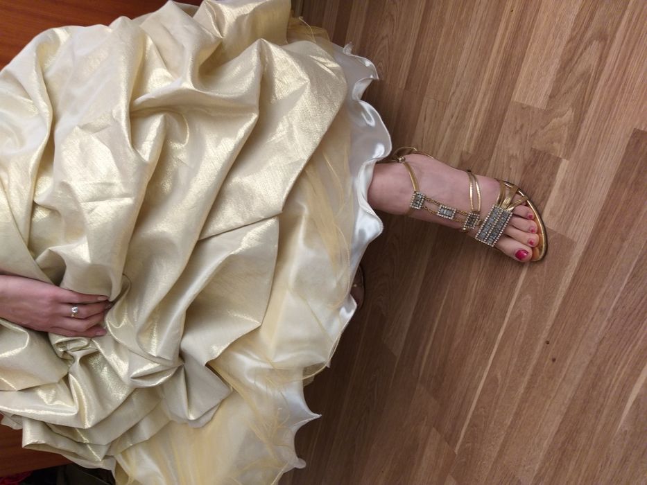 Абитуриентска рокля