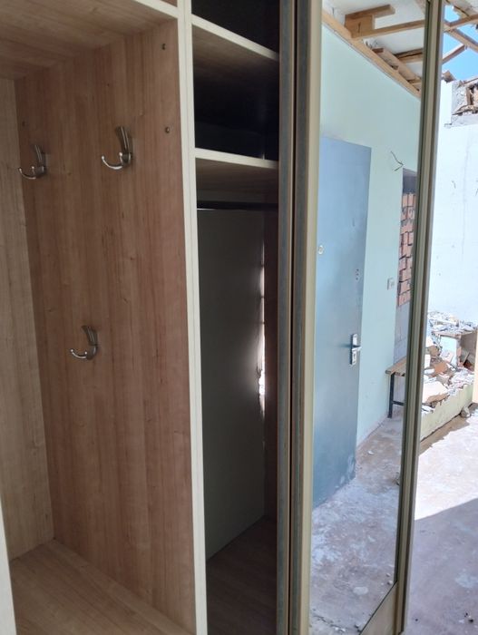 Продаю шкаф прихожий