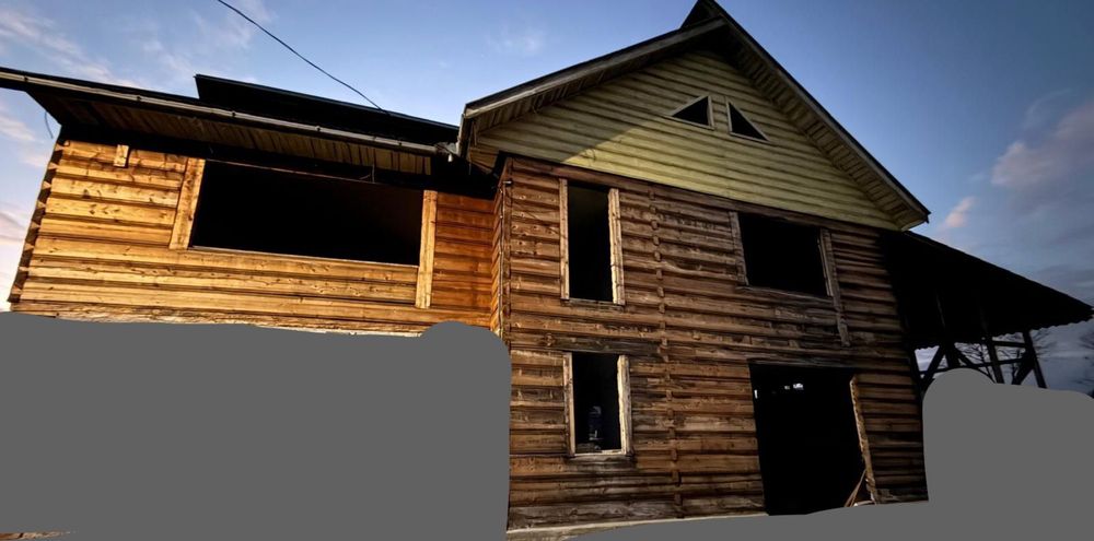 Lemn , casa pentru relocare. Vând tot lemnul inclusiv lambriurile de pe exterior care au fost demontate deja. Casa nu este demolată, 0747109176