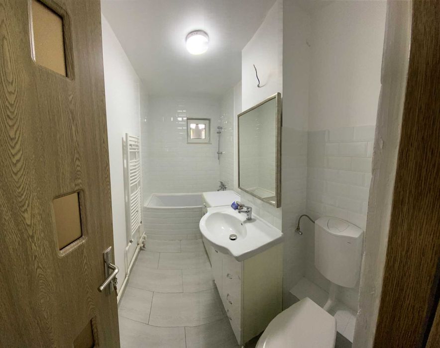 Inchiriez apartament 2 camere, langa piata centrala, renovat complet, aer conditionat