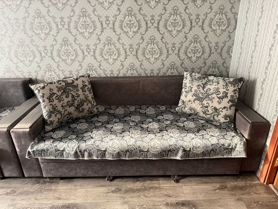 Продам мебель. Диван и большое кресло
