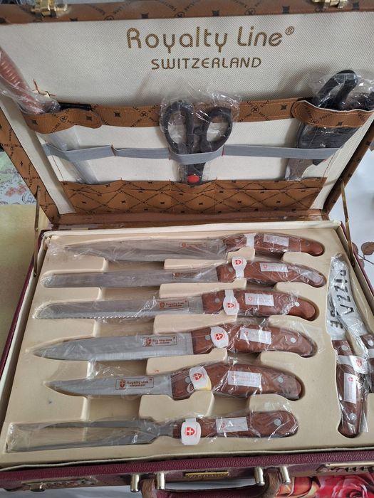 Set Cuțite cu furculițe si foarfeci cu valiză