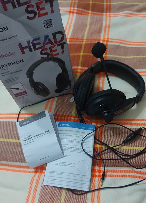 Наушники с микрофоном почти новые