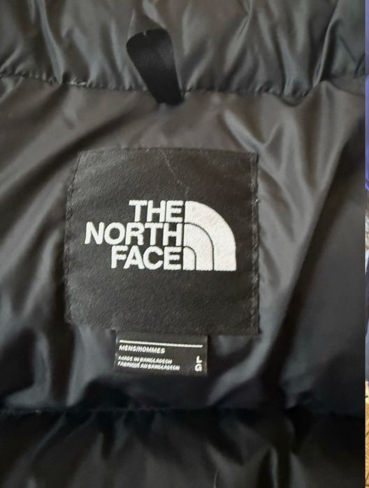 Geaca The North Face neagra si mov