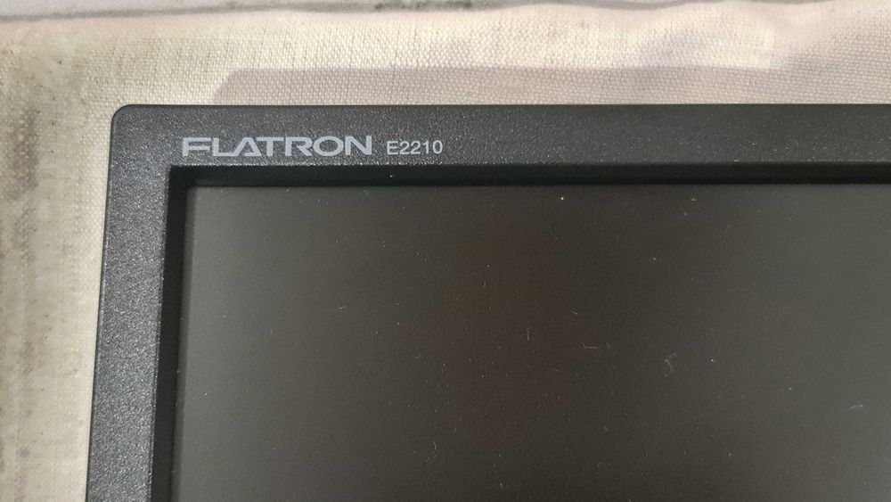 Монитор LG Flatron E2210P