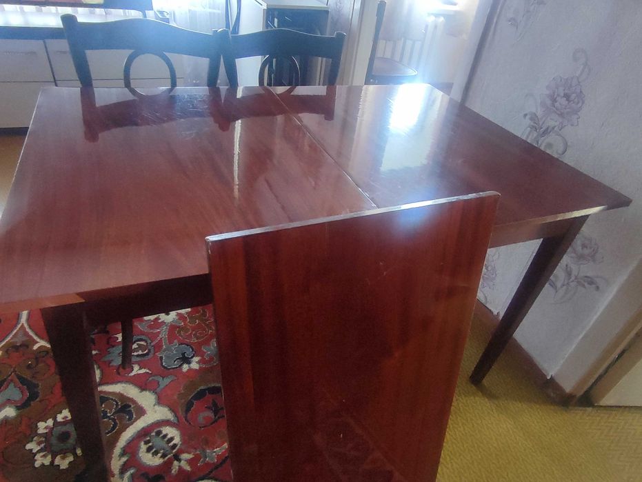 продам стол-тумбу и стол раскладной