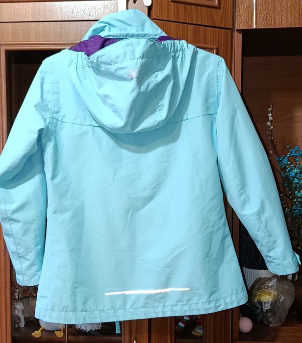 продам ветровку недорого