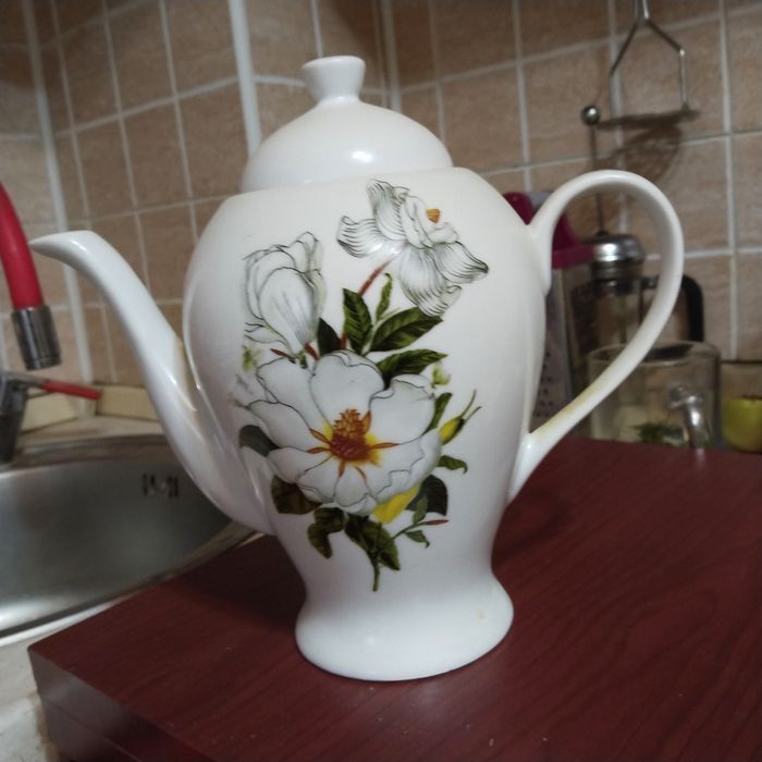 Чайник заварочный и рюмочки советские