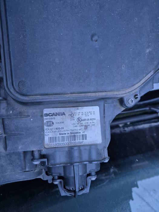 Vând faruri și oglinzi  SCANIA model 2022 pana in prezent
