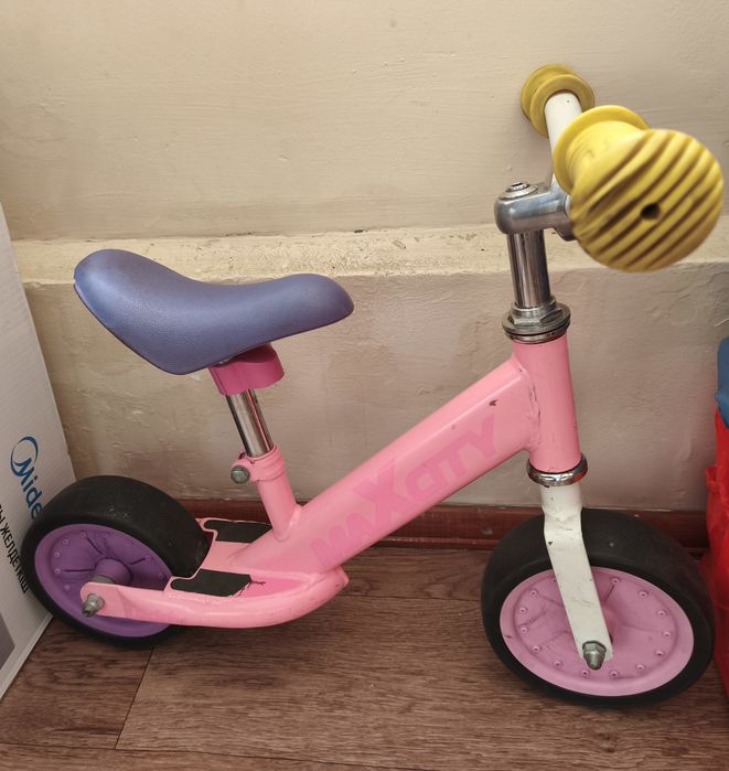 Продам беговел maxcity