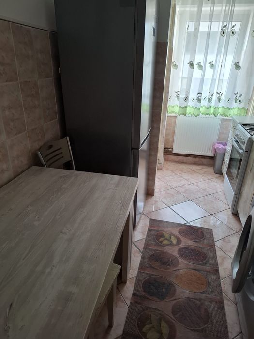 Închiriez apartament cu 2 camere zona Zavoi