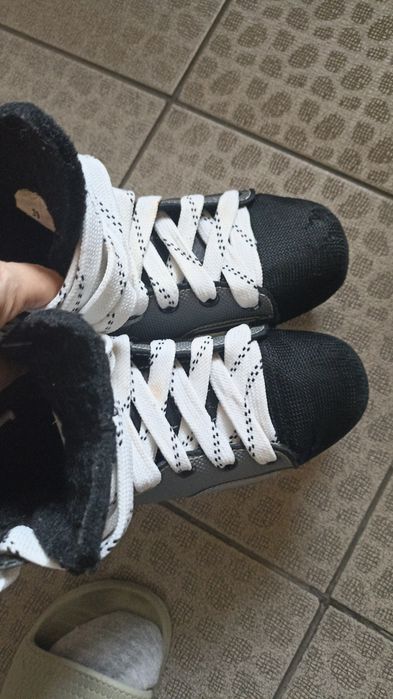 Продам коньки хоккейные 39размер