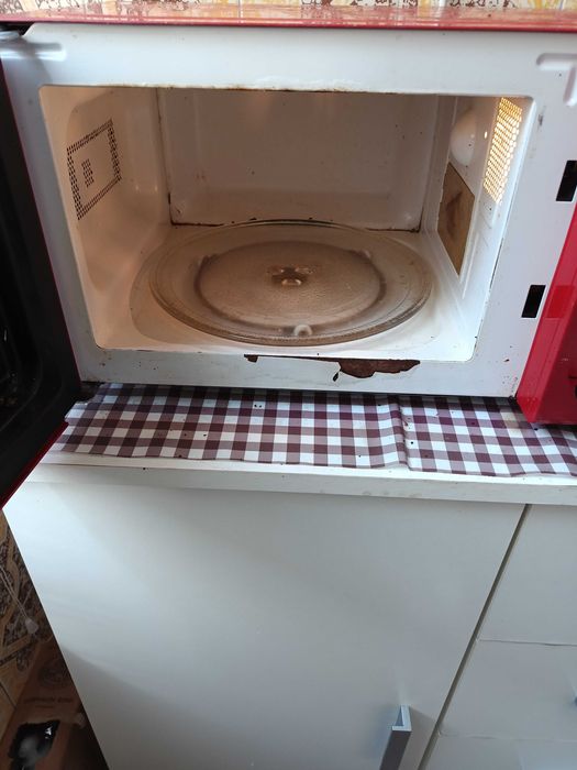 Микровълнова фурна Clatronic