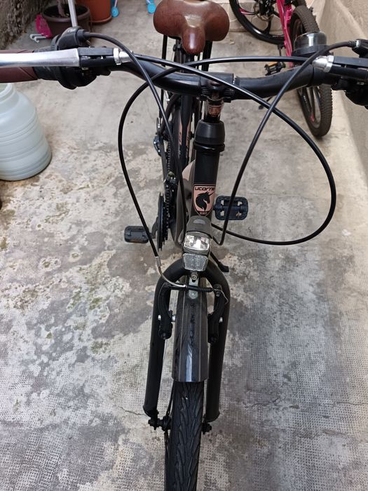 Vând doua biciclete una ii de dama  și una de fetițe.