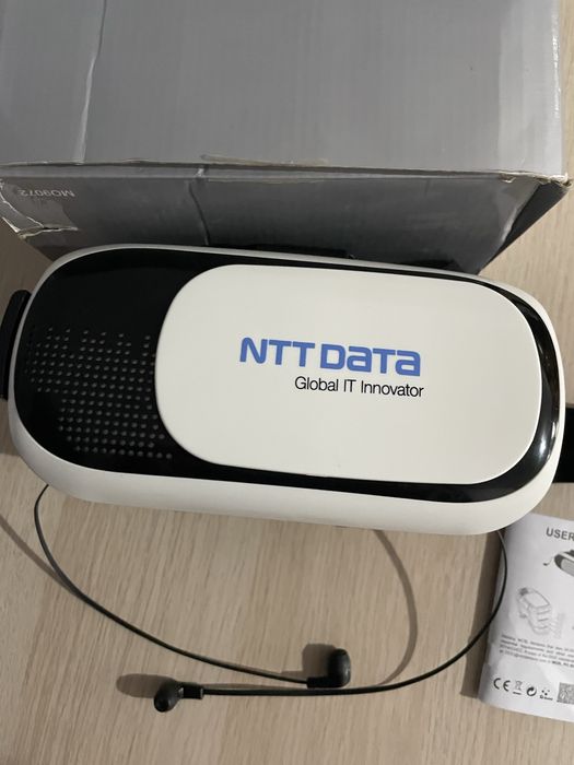 casti VR NTTDATA cu casti bluetooth incorporate
