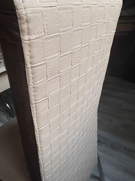Masa living cu 6 scaune, dimensiuni 80/170 desfăcut, 80/130 strânsă