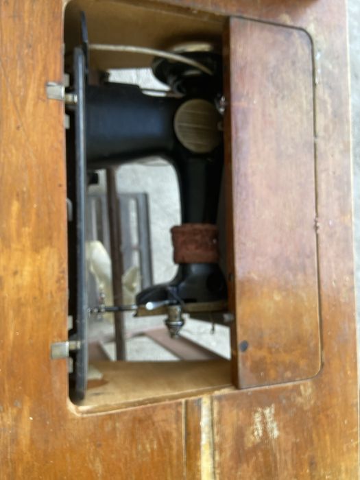 Швейную машинку продам