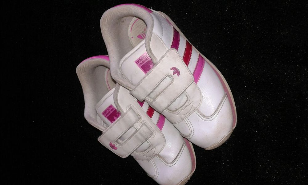 Разпродаваме маратонки и сандали за момиче адидас N26,27,29