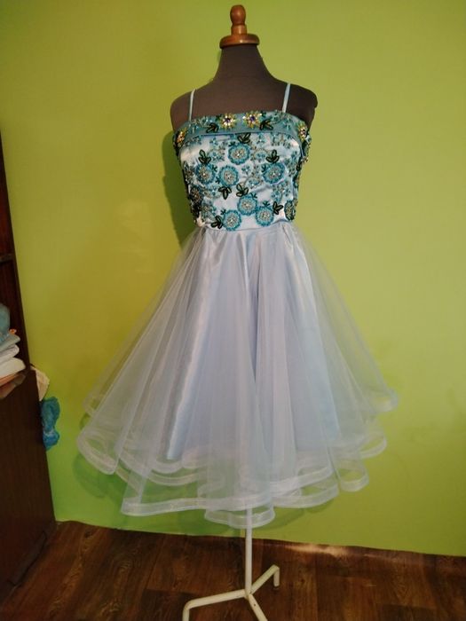 Продавам официална рокля