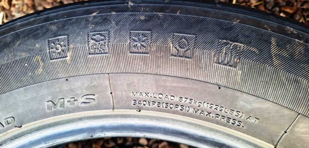 Покрышки 235 х 55 х 17, резина мягкая, почти новая, 2022г. Малибу 2