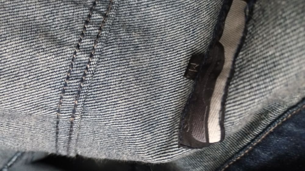 Vând geaca de blugi unisex