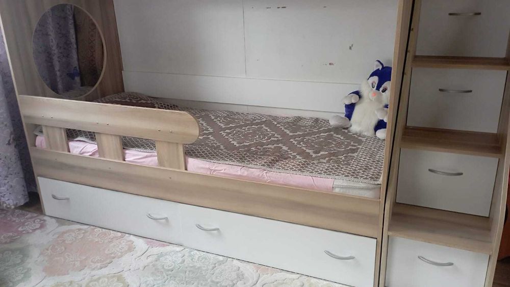 Продам двухярусную кровать